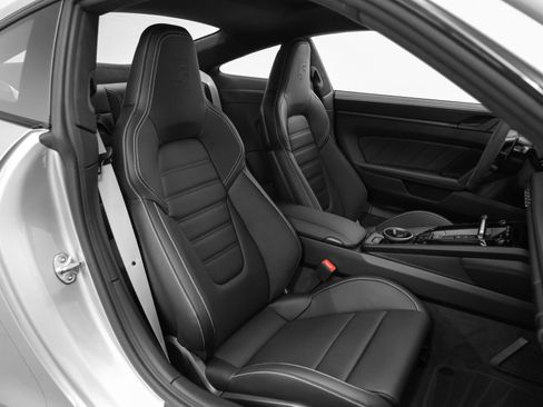 Certified 2025 Porsche 911 Carrera GTS RWD image 28