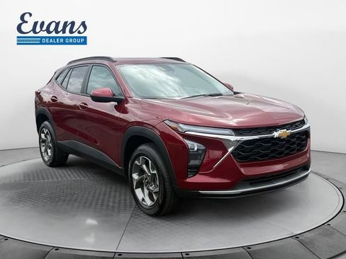 Used 2025 Chevrolet Trax LT FWD image 10