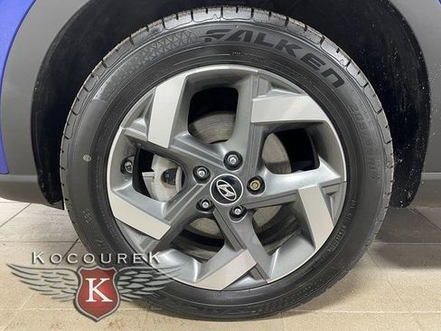 Used 2023 Hyundai Venue SEL image 7