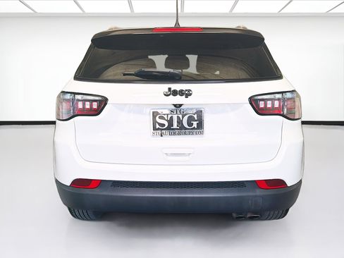 Used 2021 Jeep Compass Latitude FWD image 5