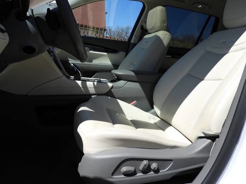 Used 2022 Cadillac XT6 Premium Luxury w/ Technology Package image 15