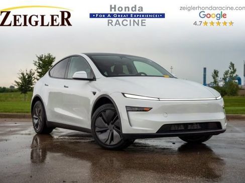 Used 2026 Tesla Model Y AWD image 1