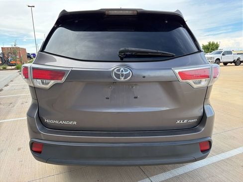 Used 2016 Toyota Highlander XLE AWD/4WD image 4