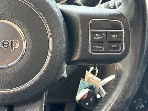 Used 2016 Jeep Wrangler Unlimited Sahara w/ Connectivity Group AWD/4WD image 21
