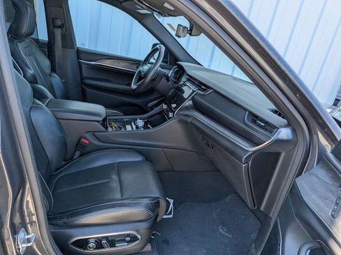 Used 2021 Jeep Grand Cherokee L Overland w/ Luxury Tech Group IV AWD/4WD image 21