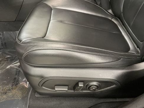 Used 2023 Jeep Grand Cherokee Limited image 22