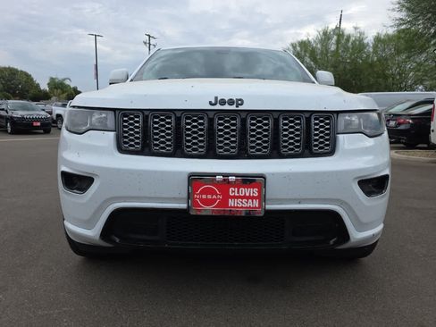Used 2018 Jeep Grand Cherokee Altitude RWD image 11
