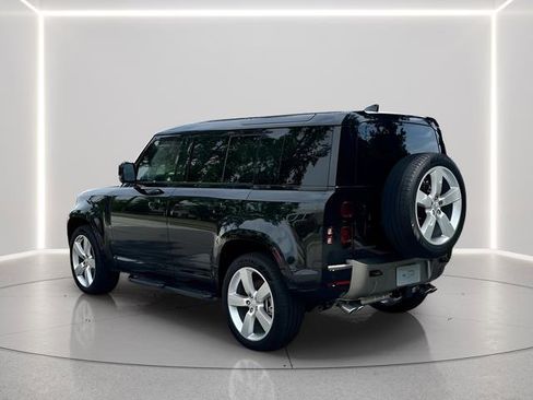 New 2025 Land Rover Defender 110 X-Dynamic SE image 3