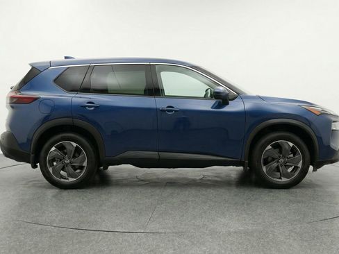 Used 2025 Nissan Rogue SV image 11