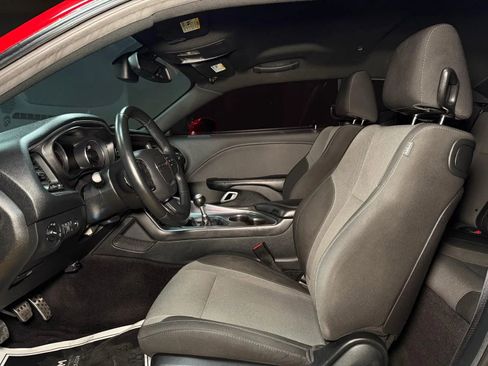 Used 2016 Dodge Challenger R/T RWD image 8