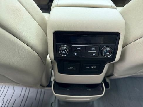 Used 2022 GMC Acadia Denali w/ Denali Ultimate Package image 11