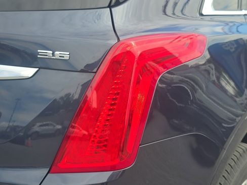 Used 2018 Cadillac XT5 Luxury w/ Driver Awareness Package AWD/4WD image 12