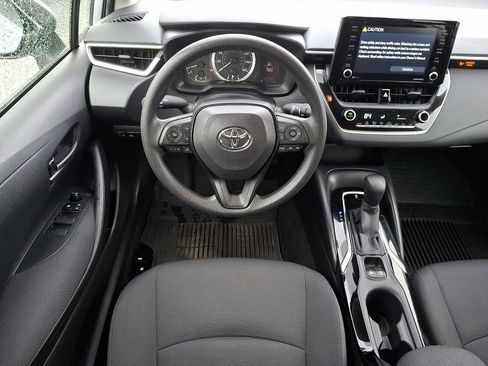 Used 2022 Toyota Corolla LE image 10