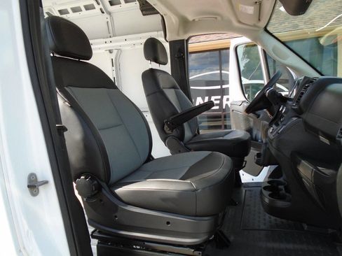 Used 2025 RAM ProMaster 2500 w/ Convenience Group image 12