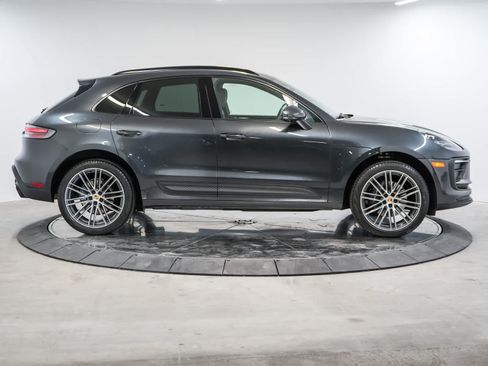 Certified 2024 Porsche Macan AWD/4WD image 8