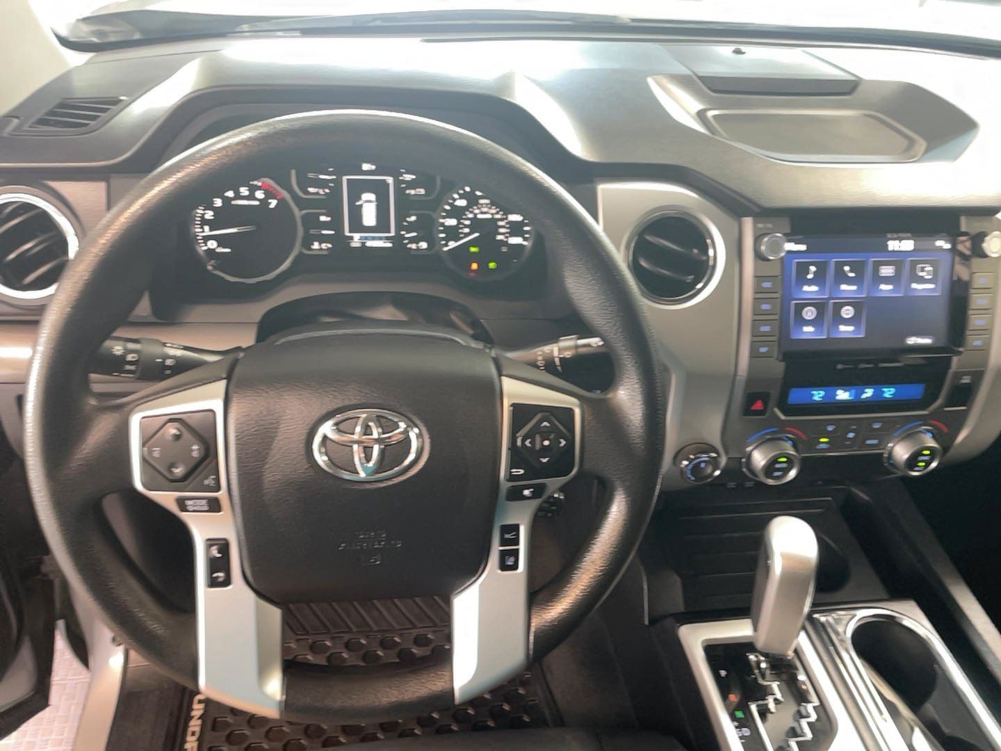 Used 2021 Toyota Tundra 4x4 CrewMax image 10