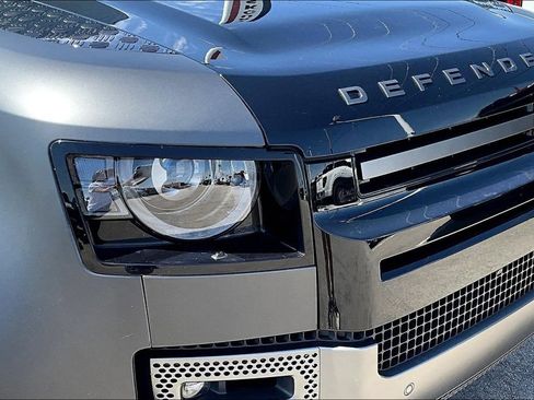 Used 2025 Land Rover Defender 130 V8 AWD/4WD image 31