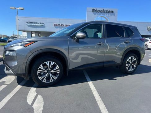 Used 2022 Nissan Rogue SV FWD image 1