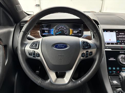 Used 2018 Ford Taurus Limited FWD image 19