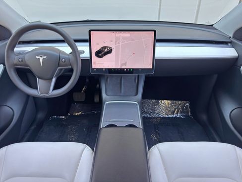 Used 2021 Tesla Model Y Long Range image 13