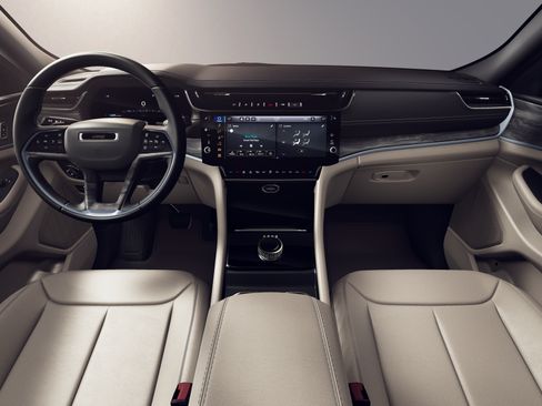 New 2026 Jeep Grand Cherokee Limited w/ Limited Altitude Package RWD image 6