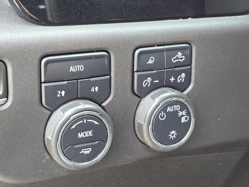 Used 2022 Chevrolet Silverado 1500 LT w/ Safety Package AWD/4WD image 10