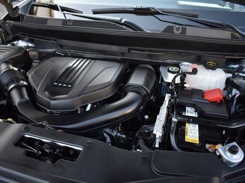 Used 2024 Chevrolet Traverse RS image 35