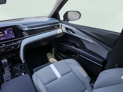 Used 2025 Toyota Camry SE w/ Convenience Package FWD image 30