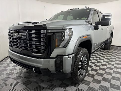 New 2026 GMC Sierra 2500 Denali Ultimate AWD/4WD image 3