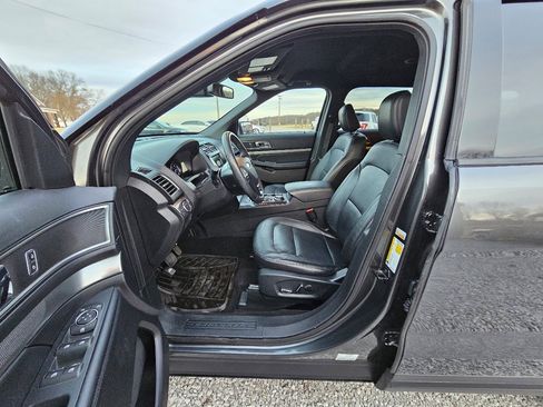 Used 2018 Ford Explorer XLT w/ Equipment Group 202A image 14