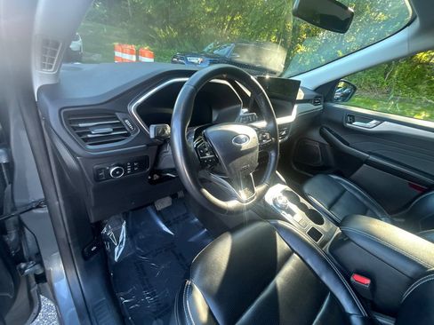 Used 2024 Ford Escape Platinum AWD/4WD image 9