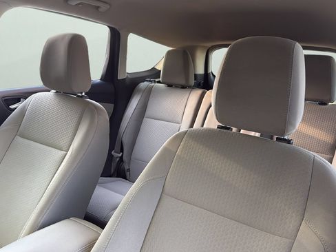 Used 2018 Ford Escape SE w/ SE Sync 3 Package FWD image 9