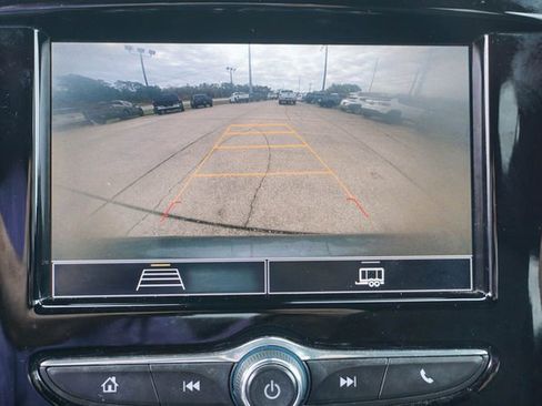 Used 2022 Chevrolet Traverse LT image 27