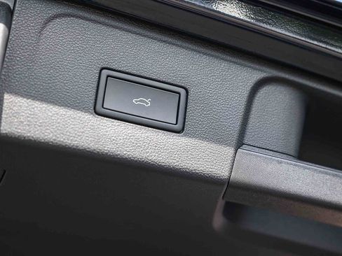 New 2026 Volkswagen Atlas SE image 37