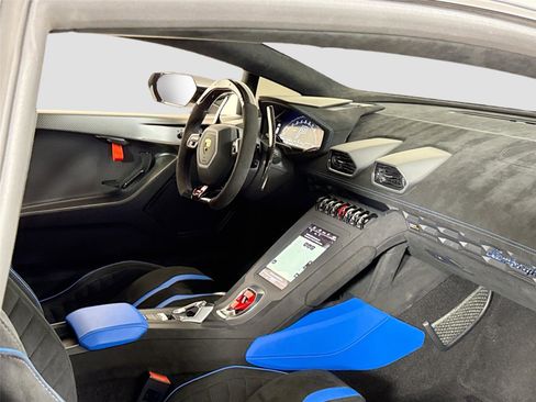 Used 2023 Lamborghini Huracan STO RWD image 34