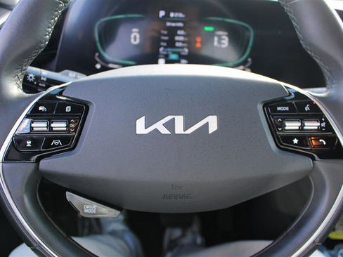 Used 2023 Kia Niro EX image 14