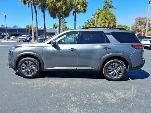 Certified 2024 Nissan Pathfinder SV image 4