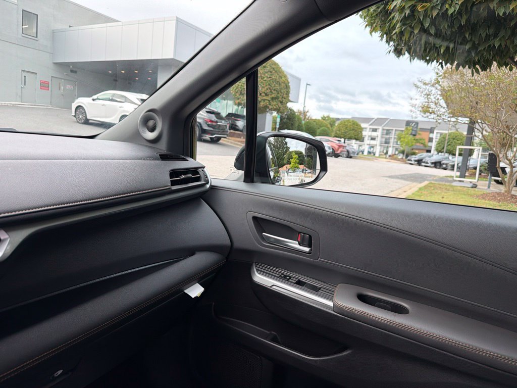 Used 2024 Toyota Sienna XLE Woodland Edition AWD/4WD image 33