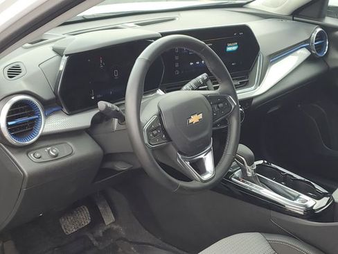 Used 2024 Chevrolet Trax LT w/ Driver Confidence Package image 10