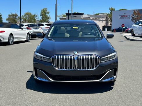Used 2022 BMW 740i RWD image 8