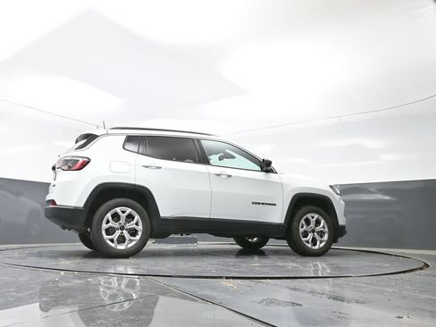 Used 2025 Jeep Compass Latitude AWD/4WD image 23