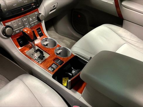 Used 2010 Toyota Highlander Limited image 17