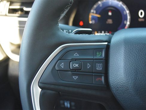 Used 2024 Jeep Grand Cherokee Altitude image 18