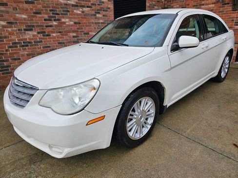 Used 2010 Chrysler Sebring Limited image 3