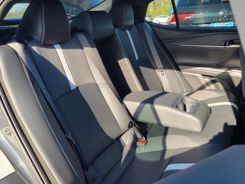 Used 2025 Toyota Camry SE image 39