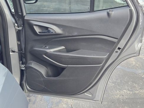 Certified 2025 Chevrolet Trax LT w/ LT Convenience Package image 8