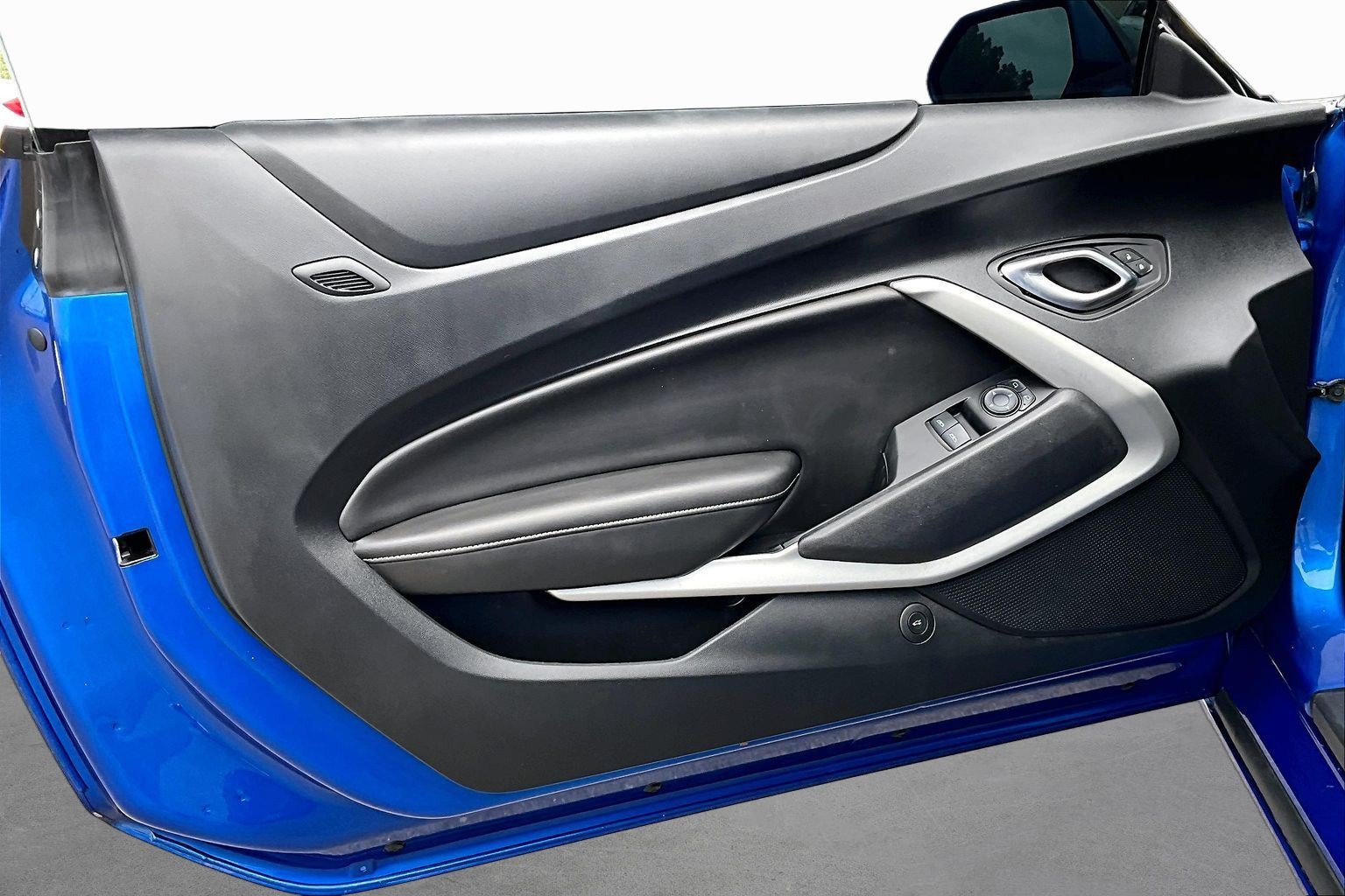 Used 2017 Chevrolet Camaro LS RWD image 17