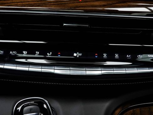 Used 2024 Cadillac Escalade ESV Premium Luxury Platinum AWD/4WD image 24