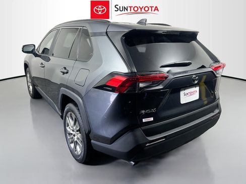 Used 2020 Toyota RAV4 XLE Premium image 6