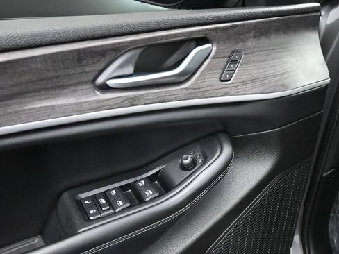 Used 2023 Jeep Grand Cherokee L Limited RWD image 2